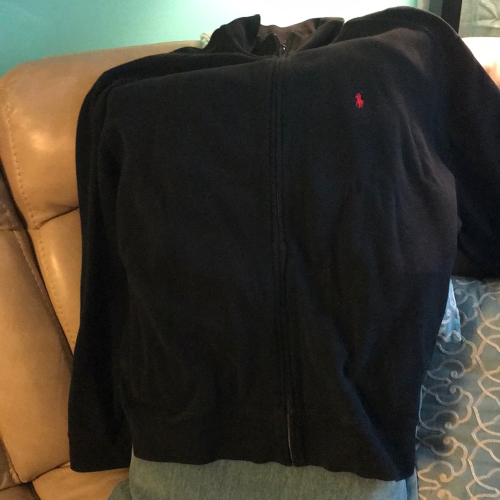 Men’s lightweight sweater..